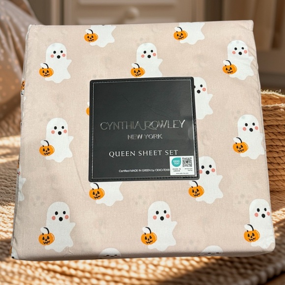 Cynthia Rowley Queen Sheet Set - Cream with Ghost Design - Picture 1 of 4